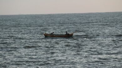 صورة أرشيفية تعبيرية لقارب صغير في البحر، لا توثق حادث جيبوتي